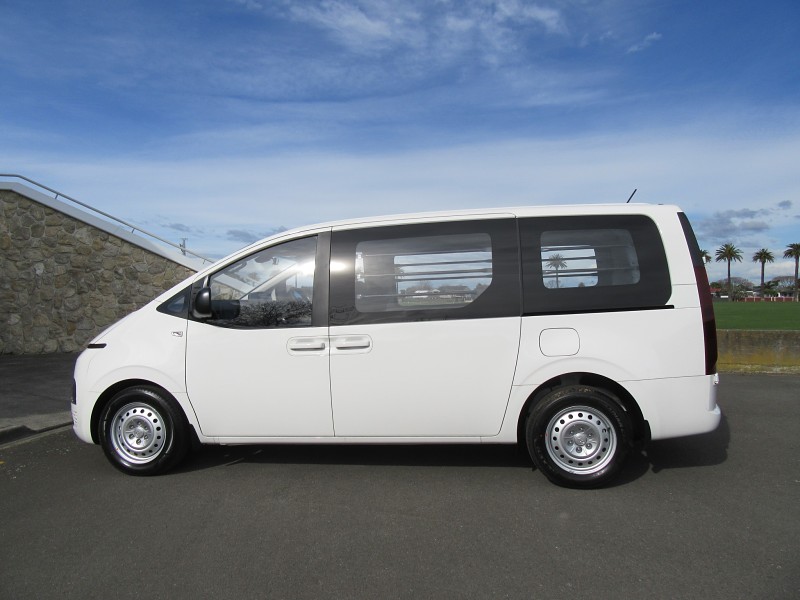 2024 Hyundai Staria