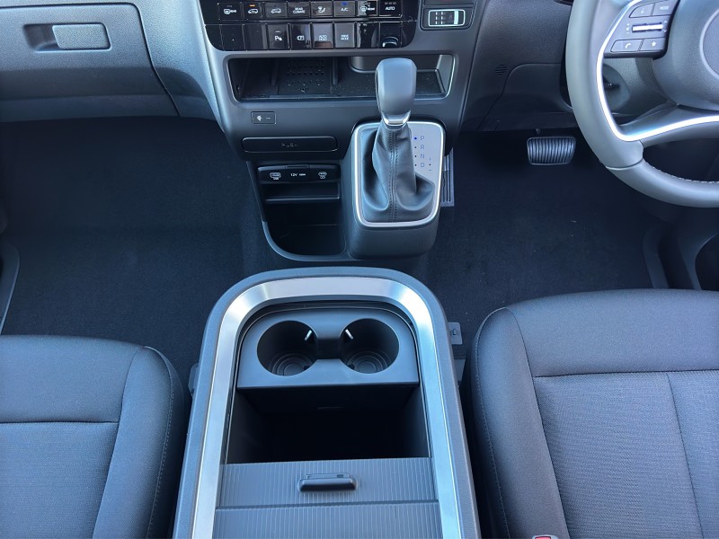 2025 Hyundai Staria