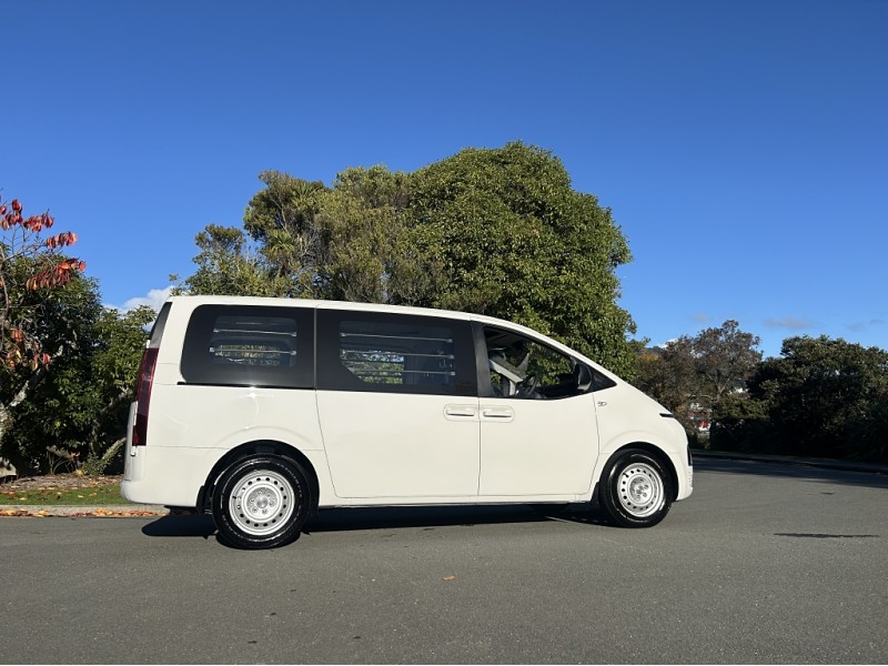 2025 Hyundai Staria