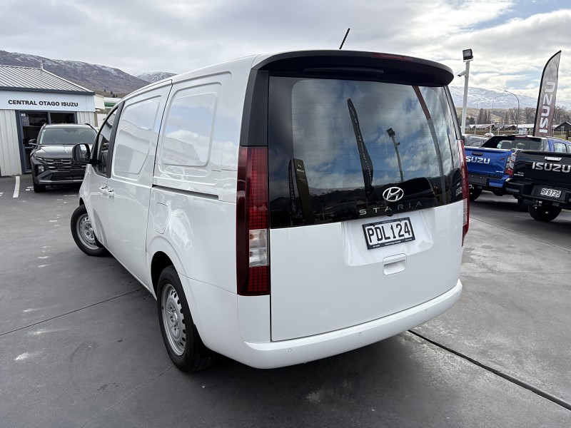 2022 Hyundai Staria