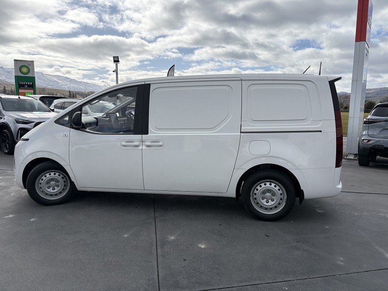 2022 Hyundai Staria