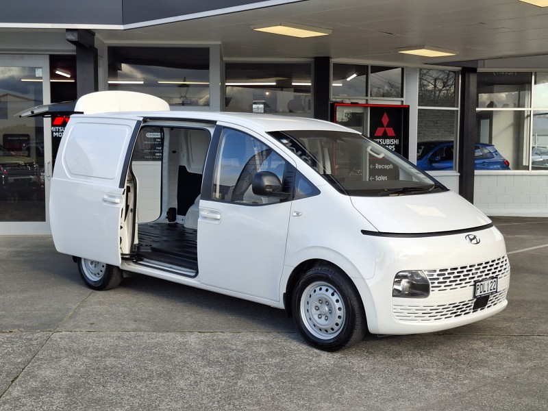 2022 Hyundai Staria