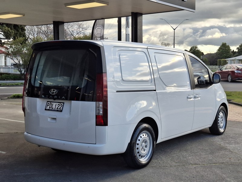 2022 Hyundai Staria