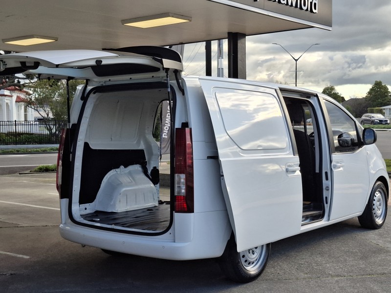 2022 Hyundai Staria