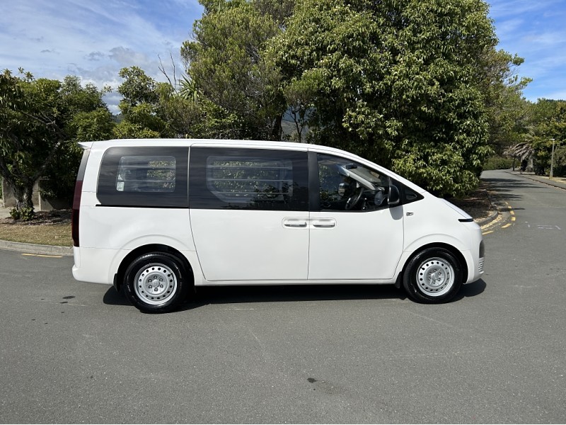 2022 Hyundai Staria
