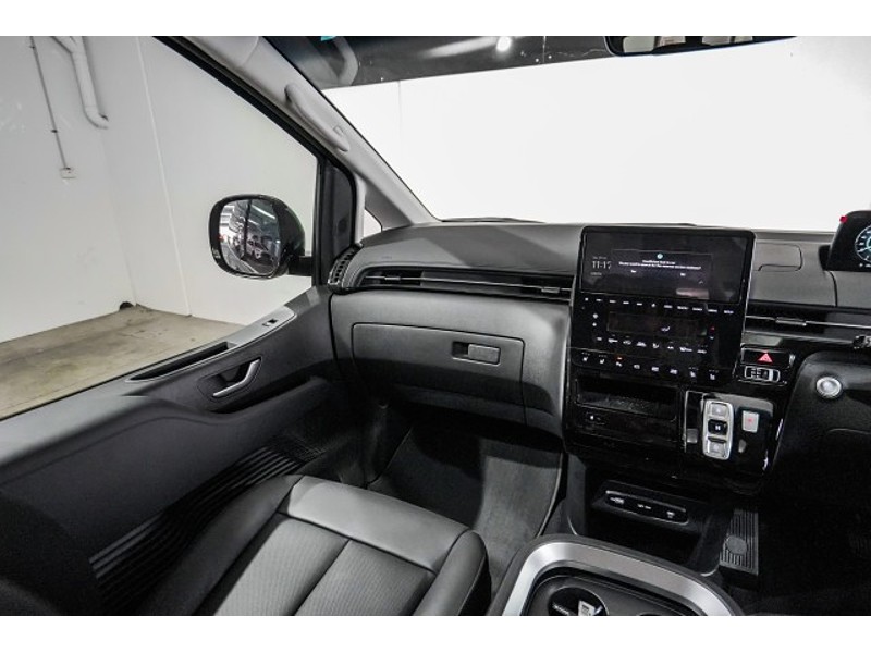 2025 Hyundai Staria