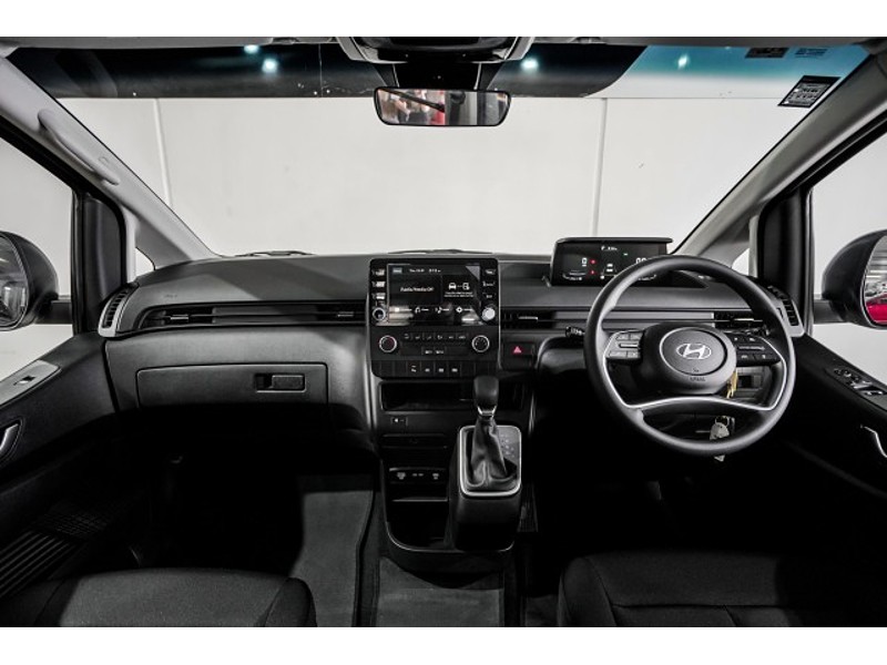 2026 Hyundai Staria Load