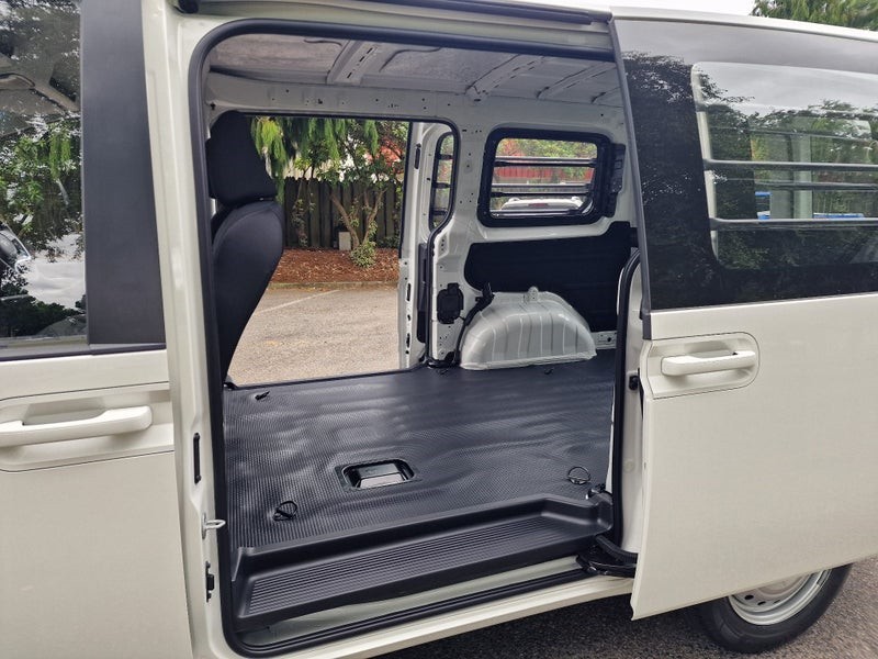 2026 Hyundai Staria Load