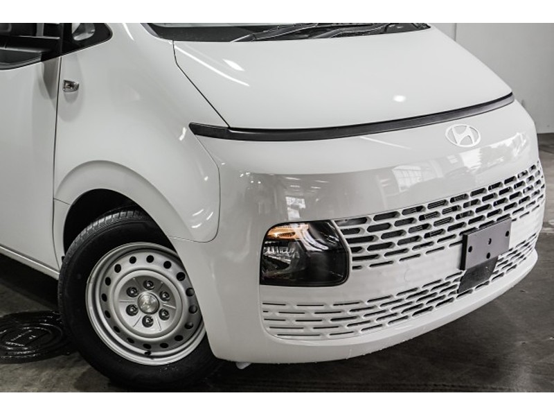 2026 Hyundai Staria Load