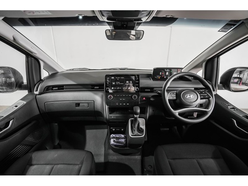 2026 Hyundai Staria Load