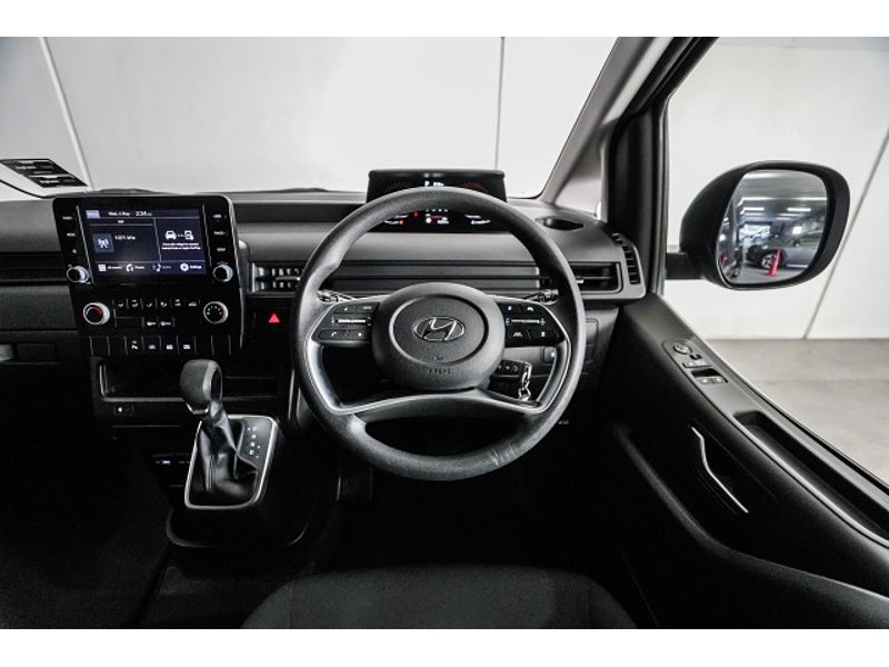 2022 Hyundai Staria Load