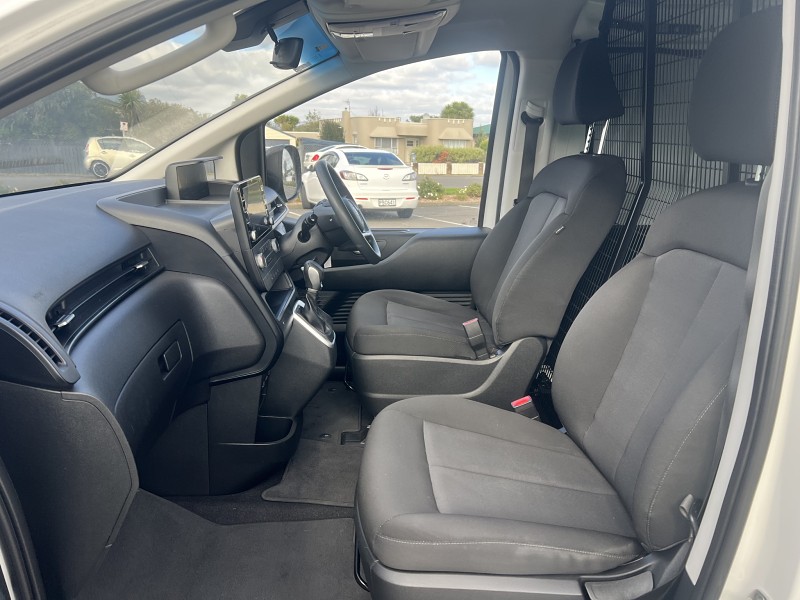 2022 Hyundai Staria