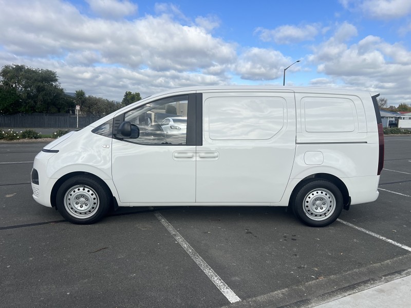 2022 Hyundai Staria