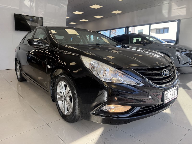 2011 Hyundai i45