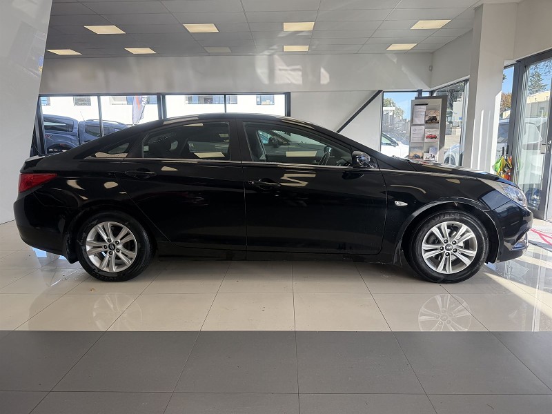 2011 Hyundai i45