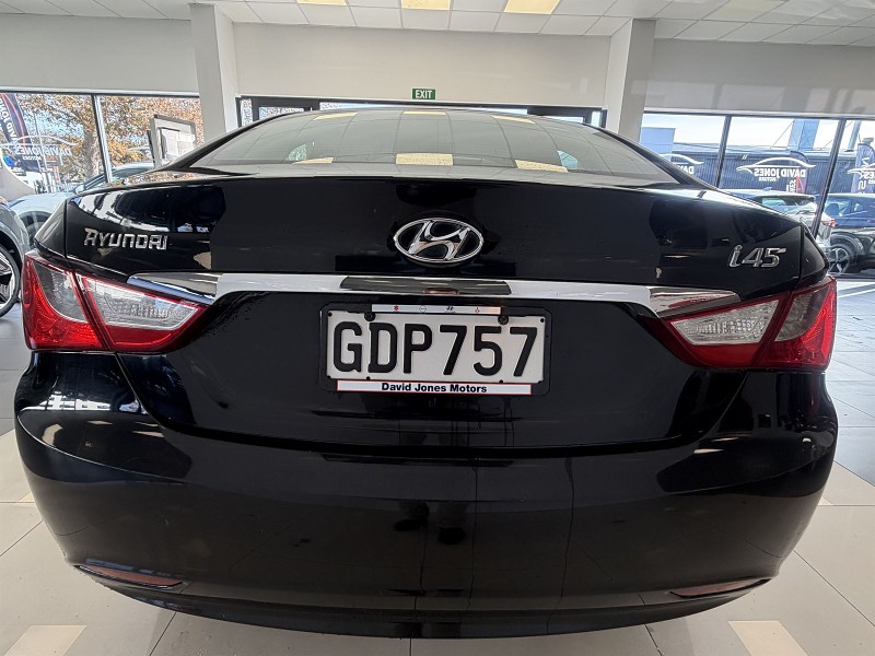 2011 Hyundai i45