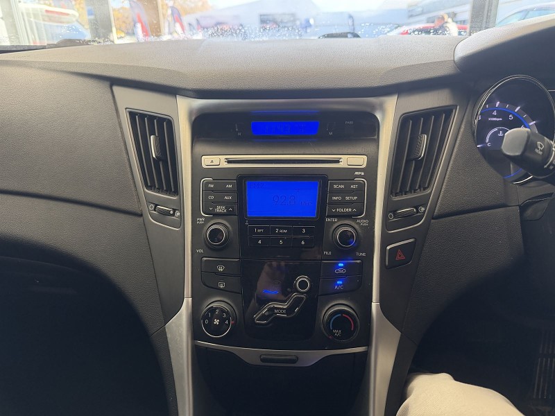 2011 Hyundai i45