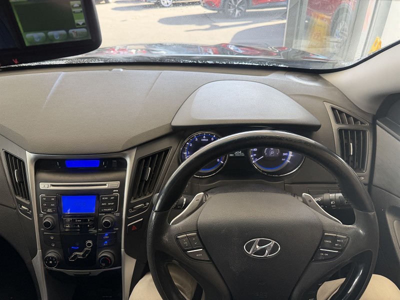 2011 Hyundai i45