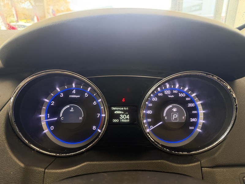 2011 Hyundai i45