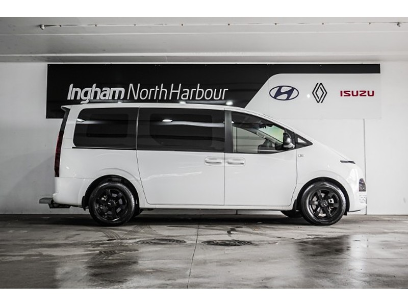 2022 Hyundai Staria Load