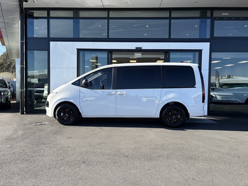 2024 Hyundai Staria Load