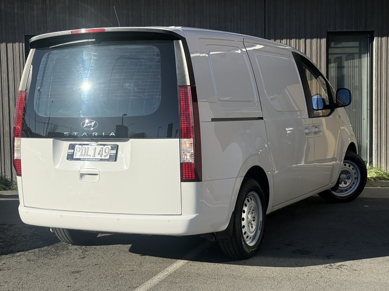 2022 Hyundai Staria Load