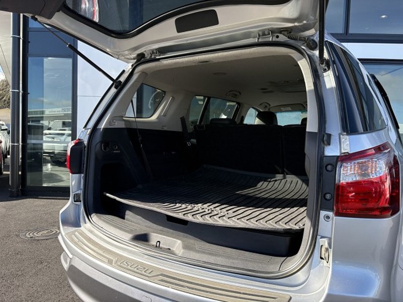 2017 Isuzu MU-X
