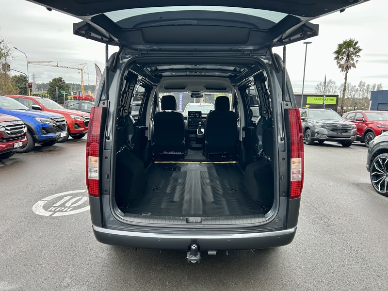 2022 Hyundai Staria Load