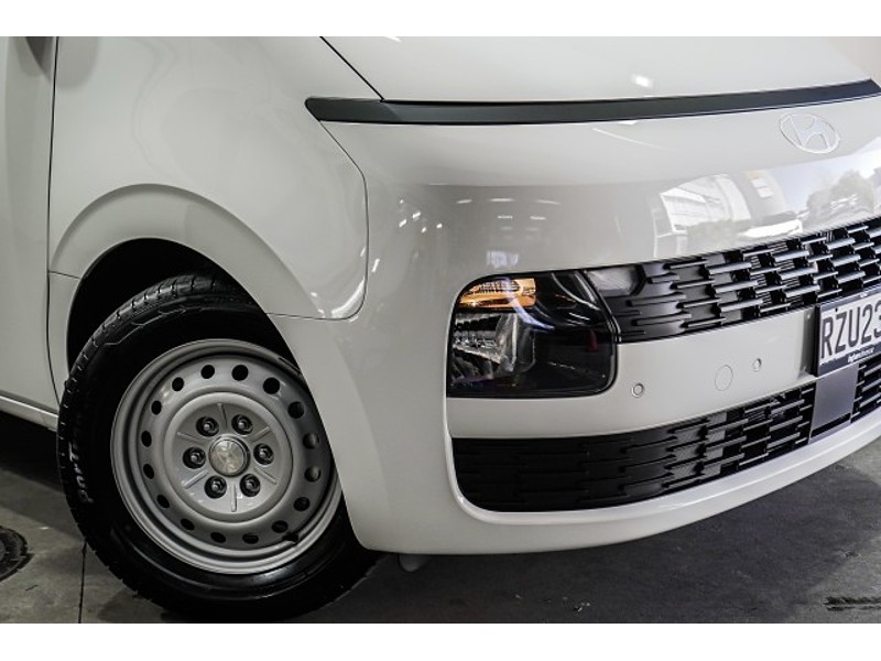 2026 Hyundai Staria Load