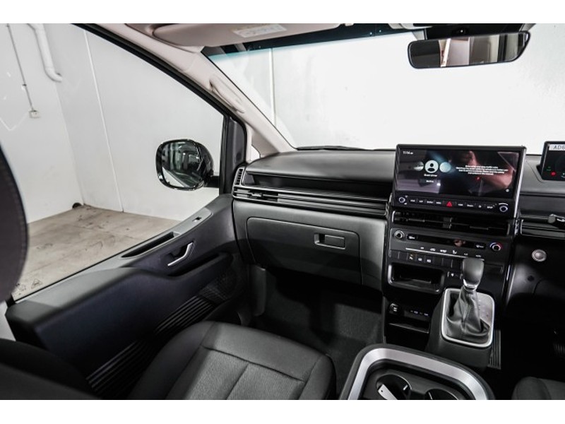2026 Hyundai Staria Load