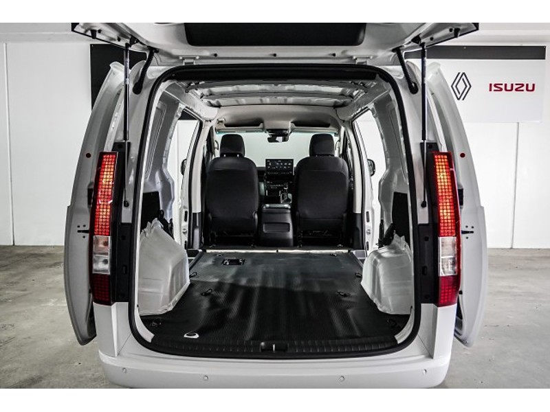 2026 Hyundai Staria Load