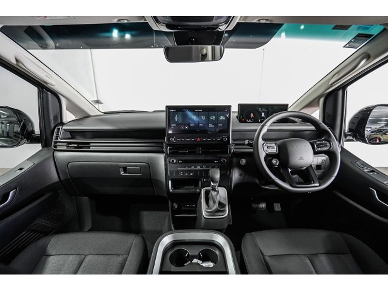2026 Hyundai Staria Load