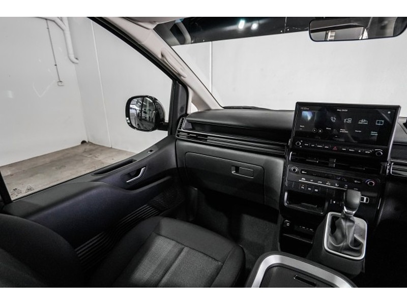 2026 Hyundai Staria