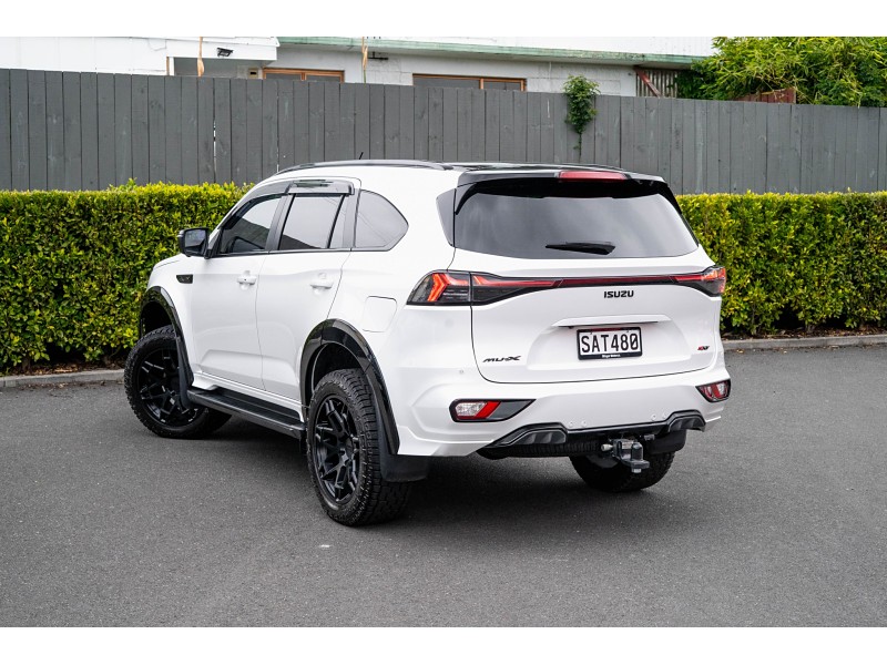2026 Isuzu MU-X