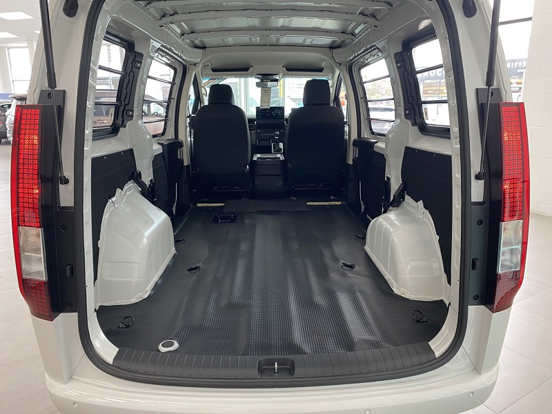 2026 Hyundai Staria Load