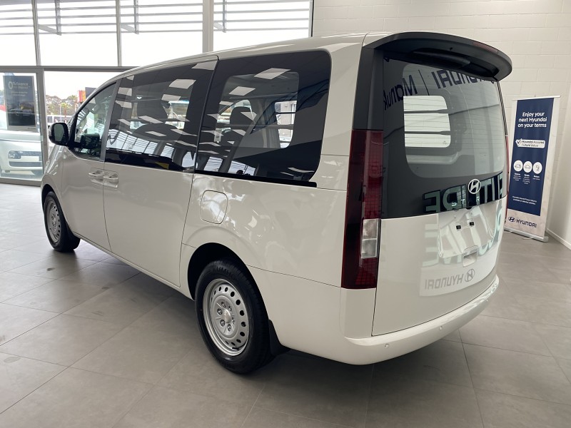 2026 Hyundai Staria Load