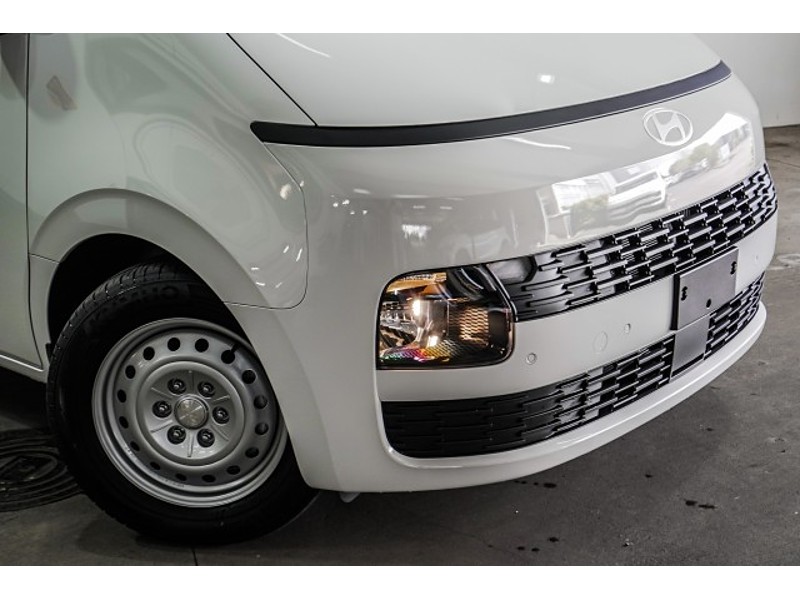 2026 Hyundai Staria Load