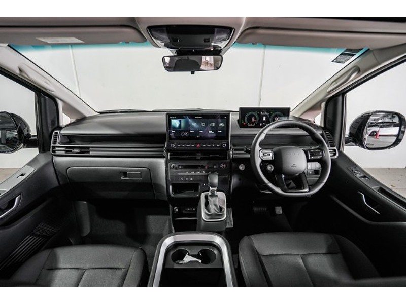 2026 Hyundai Staria Load