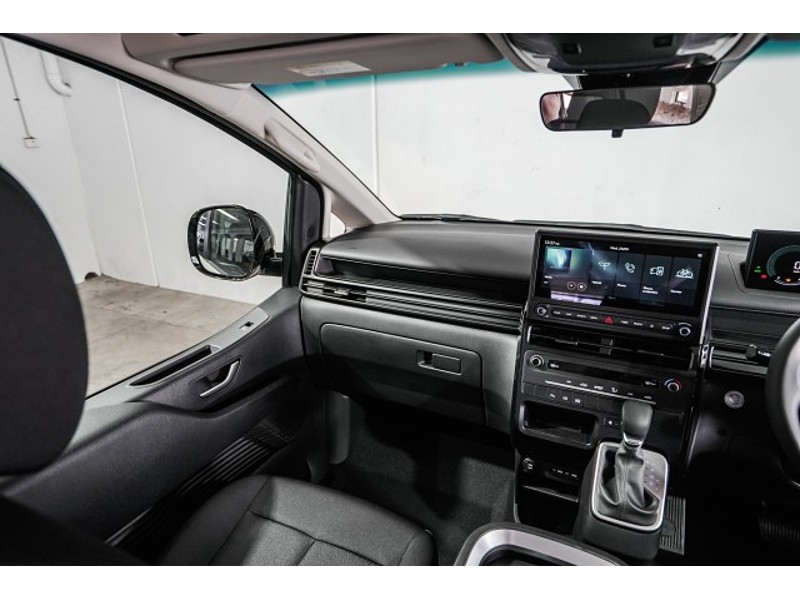 2026 Hyundai Staria Load