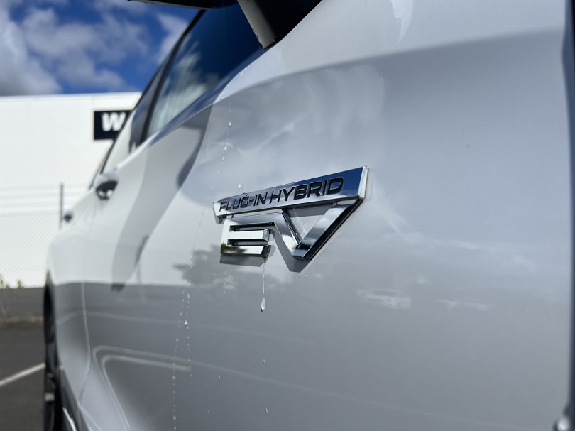 2023 Mitsubishi Outlander 4