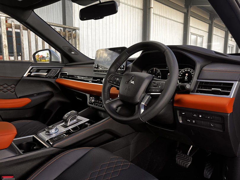 2023 Mitsubishi Outlander 14