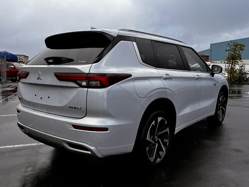 2023 Mitsubishi Outlander 3