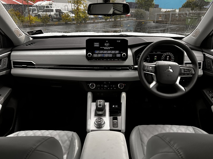 2023 Mitsubishi Outlander 8