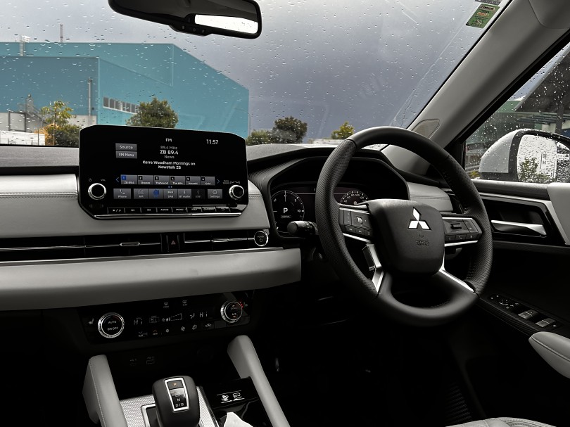 2023 Mitsubishi Outlander 9