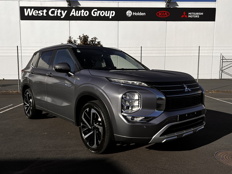 2023 Mitsubishi Outlander 1
