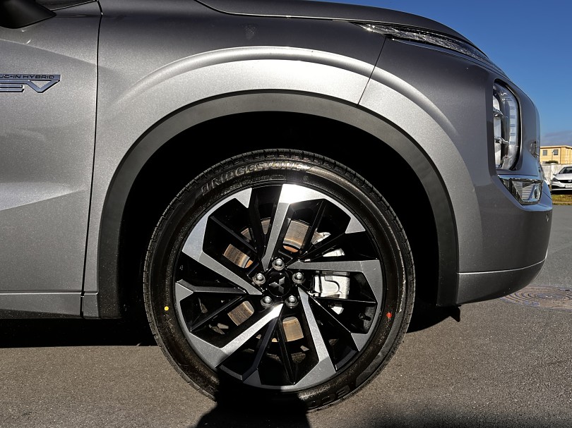 2023 Mitsubishi Outlander 2