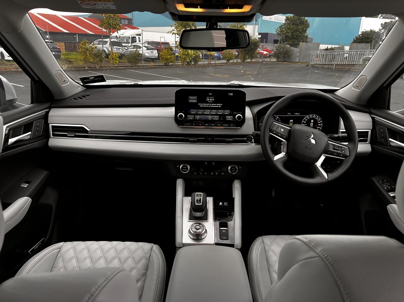 2023 Mitsubishi Outlander 11