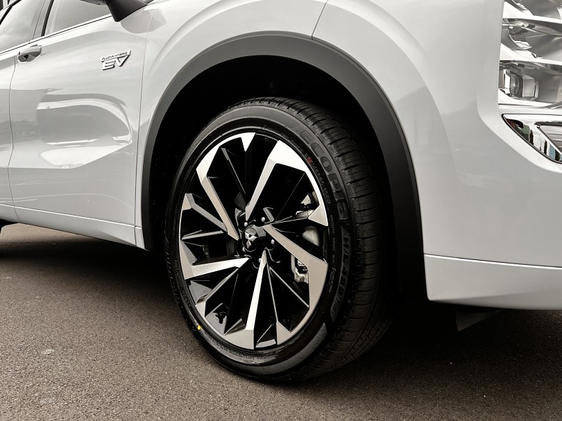 2023 Mitsubishi Outlander 2