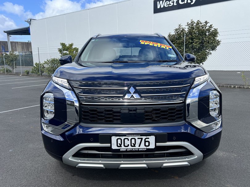 2023 Mitsubishi Outlander 7