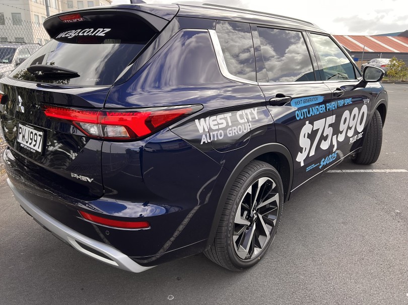 2023 Mitsubishi Outlander 7